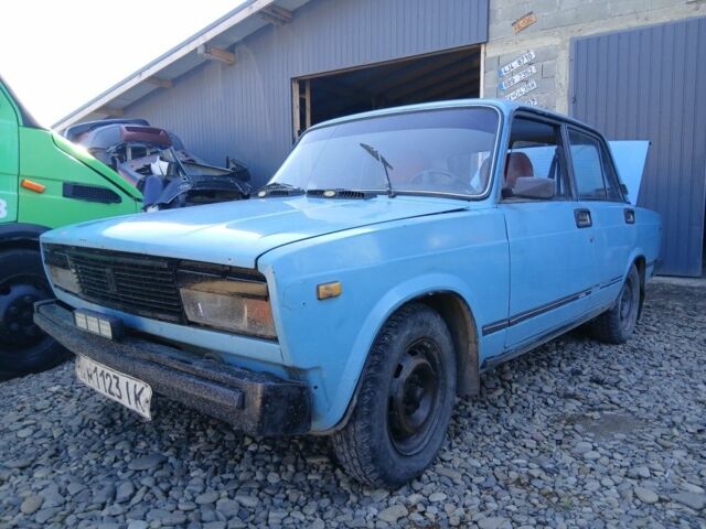 Синий ВАЗ 2105, объемом двигателя 1.5 л и пробегом 300 тыс. км за 349 $, фото 1 на Automoto.ua