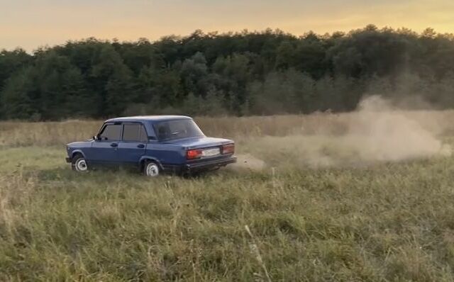 Синий ВАЗ 2105, объемом двигателя 1.5 л и пробегом 104 тыс. км за 492 $, фото 1 на Automoto.ua