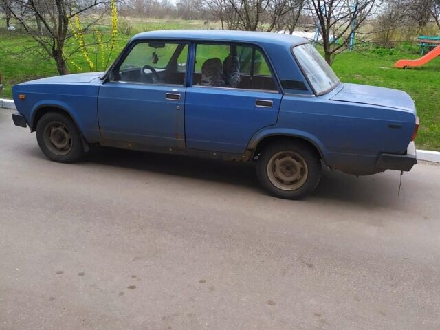 Синий ВАЗ 2105, объемом двигателя 1.5 л и пробегом 280 тыс. км за 800 $, фото 1 на Automoto.ua