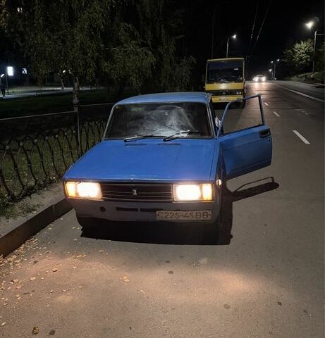 Синий ВАЗ 2105, объемом двигателя 1.5 л и пробегом 29 тыс. км за 190 $, фото 1 на Automoto.ua