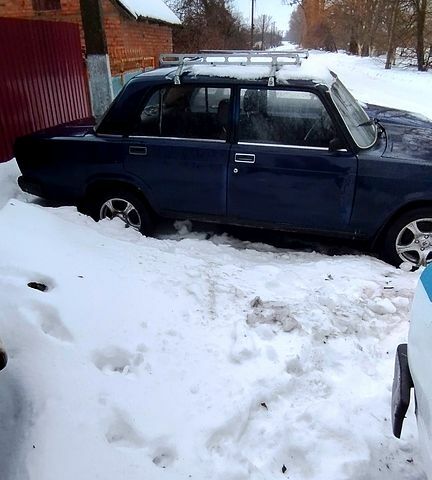 Синий ВАЗ 2105, объемом двигателя 1.3 л и пробегом 110 тыс. км за 700 $, фото 1 на Automoto.ua