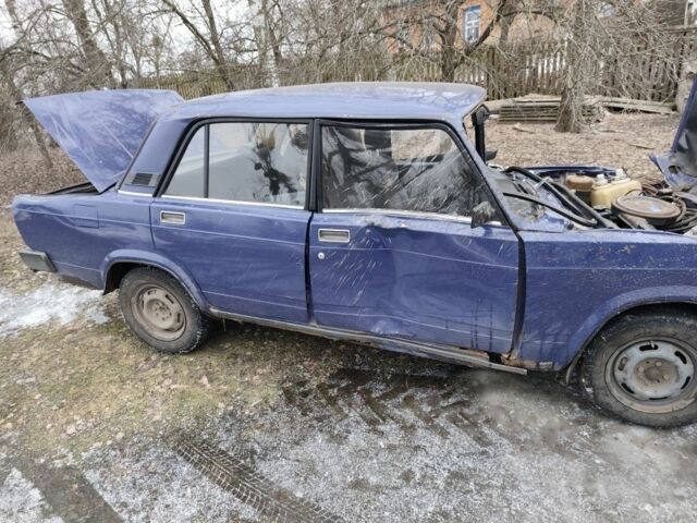 Синий ВАЗ 2105, объемом двигателя 1.5 л и пробегом 120 тыс. км за 811 $, фото 1 на Automoto.ua