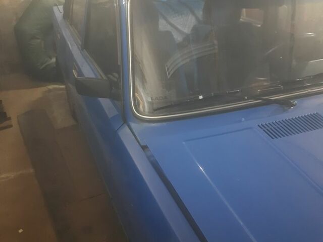 Синий ВАЗ 2105, объемом двигателя 1.5 л и пробегом 200 тыс. км за 1000 $, фото 1 на Automoto.ua