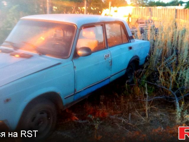 Синій ВАЗ 2105, об'ємом двигуна 1.5 л та пробігом 100 тис. км за 300 $, фото 1 на Automoto.ua