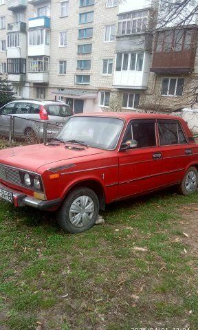 Красный ВАЗ 2106, объемом двигателя 1 л и пробегом 300 тыс. км за 500 $, фото 1 на Automoto.ua