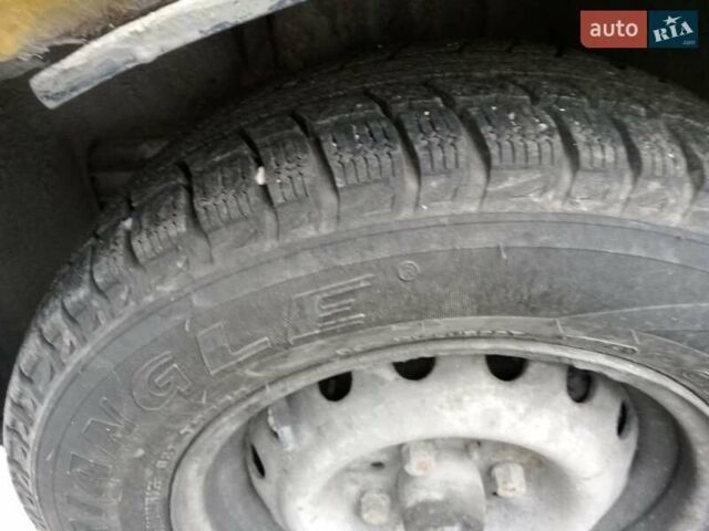 Желтый ВАЗ 2106, объемом двигателя 1.5 л и пробегом 230 тыс. км за 300 $, фото 1 на Automoto.ua