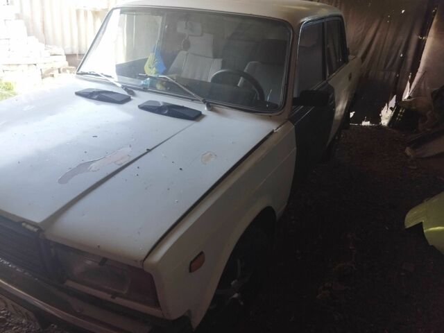 Белый ВАЗ 2107, объемом двигателя 1.5 л и пробегом 1 тыс. км за 620 $, фото 1 на Automoto.ua