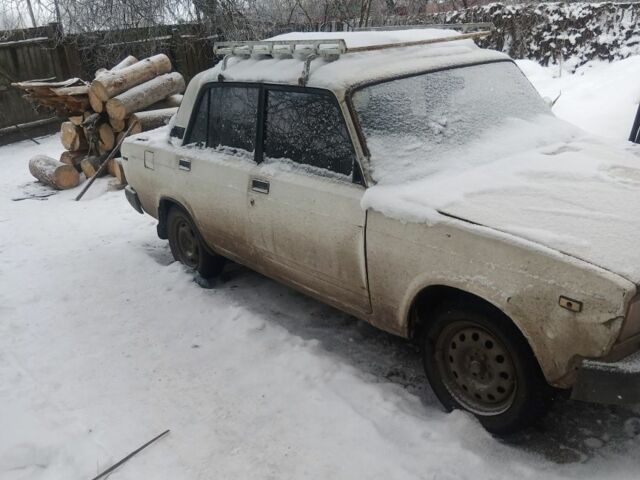 Белый ВАЗ 2107, объемом двигателя 1 л и пробегом 999 тыс. км за 187 $, фото 1 на Automoto.ua