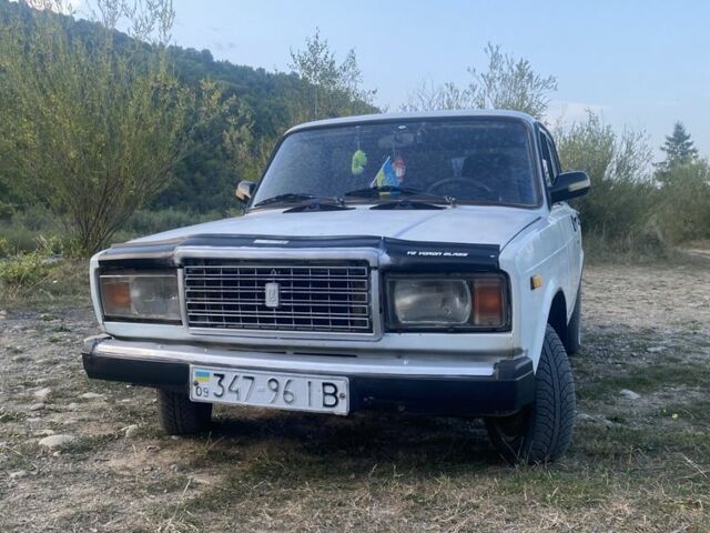 Белый ВАЗ 2107, объемом двигателя 1.3 л и пробегом 200 тыс. км за 500 $, фото 1 на Automoto.ua