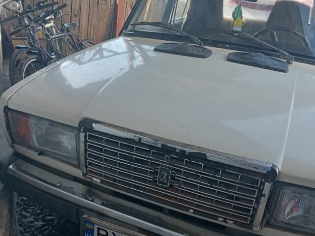 Белый ВАЗ 2107, объемом двигателя 1.5 л и пробегом 200 тыс. км за 400 $, фото 1 на Automoto.ua