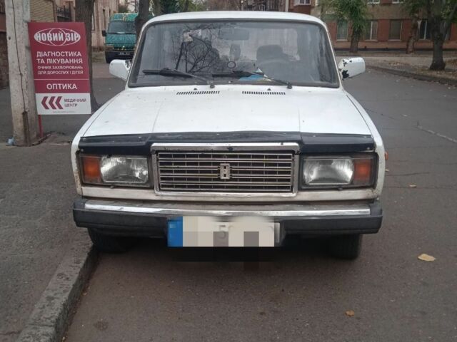 Белый ВАЗ 2107, объемом двигателя 0 л и пробегом 300 тыс. км за 580 $, фото 1 на Automoto.ua