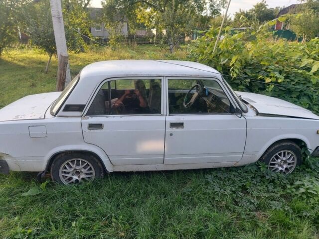 Белый ВАЗ 2107, объемом двигателя 1.5 л и пробегом 8 тыс. км за 369 $, фото 1 на Automoto.ua