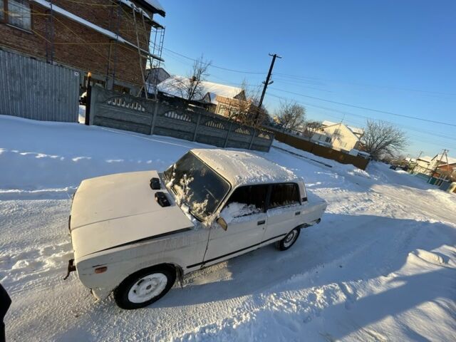 Белый ВАЗ 2107, объемом двигателя 1.5 л и пробегом 200 тыс. км за 266 $, фото 1 на Automoto.ua