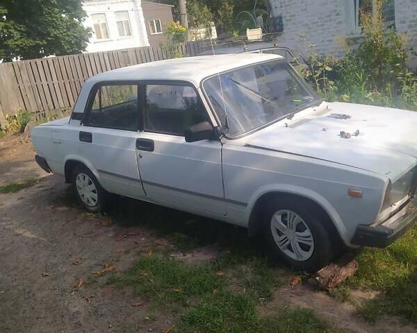 Белый ВАЗ 2107, объемом двигателя 1.3 л и пробегом 100 тыс. км за 370 $, фото 1 на Automoto.ua