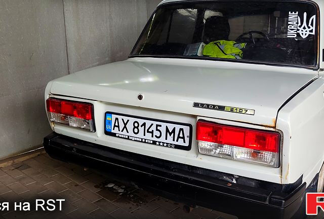 Белый ВАЗ 2107, объемом двигателя 1.5 л и пробегом 180 тыс. км за 1000 $, фото 1 на Automoto.ua