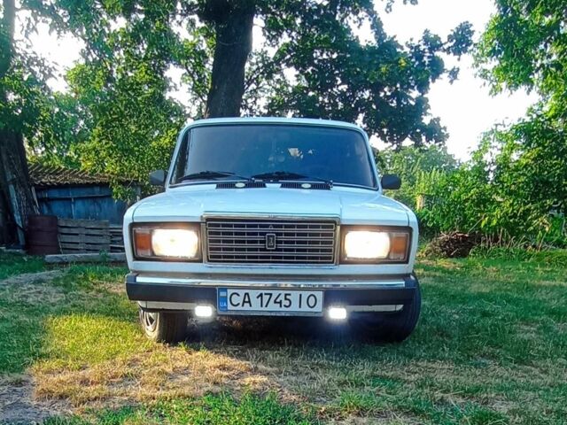 Белый ВАЗ 2107, объемом двигателя 1.5 л и пробегом 180 тыс. км за 1450 $, фото 1 на Automoto.ua
