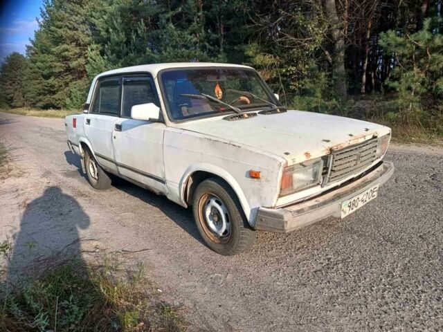 Белый ВАЗ 2107, объемом двигателя 1.5 л и пробегом 400 тыс. км за 302 $, фото 1 на Automoto.ua