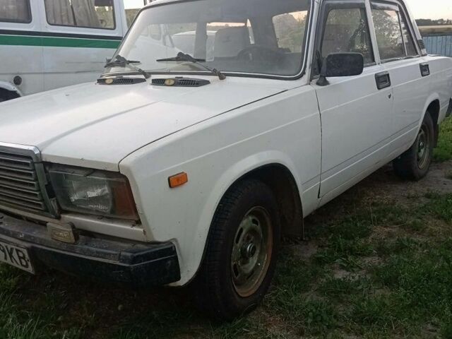Белый ВАЗ 2107, объемом двигателя 1 л и пробегом 87 тыс. км за 830 $, фото 1 на Automoto.ua