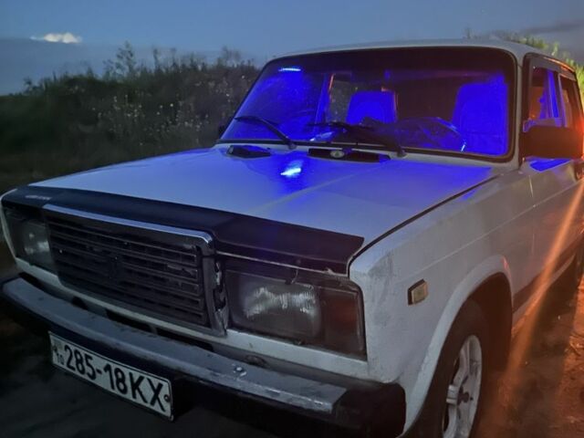 ВАЗ 2107 1985 в Барышевке на Automoto.ua Белый ВАЗ 2107, объемом двигателя 1.3 л и пробегом 40 тыс. км за 595 $, фото 1 на Automoto.ua