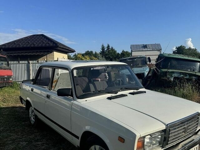 Белый ВАЗ 2107, объемом двигателя 1.6 л и пробегом 200 тыс. км за 699 $, фото 1 на Automoto.ua