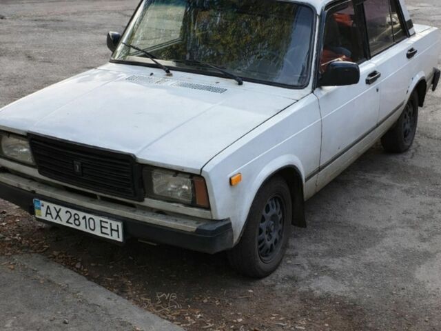 Белый ВАЗ 2107, объемом двигателя 1.45 л и пробегом 300 тыс. км за 500 $, фото 1 на Automoto.ua