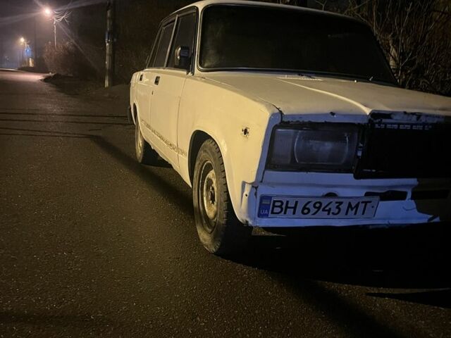 Белый ВАЗ 2107, объемом двигателя 1 л и пробегом 300 тыс. км за 900 $, фото 1 на Automoto.ua