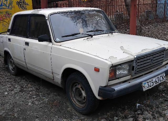 Белый ВАЗ 2107, объемом двигателя 1.5 л и пробегом 200 тыс. км за 380 $, фото 1 на Automoto.ua