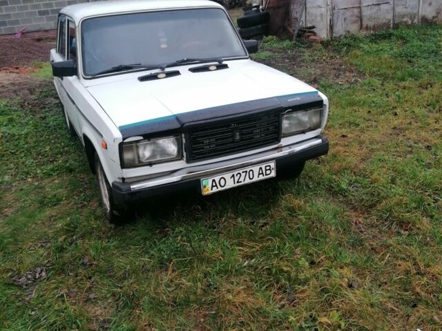 Белый ВАЗ 2107, объемом двигателя 1 л и пробегом 300 тыс. км за 550 $, фото 1 на Automoto.ua