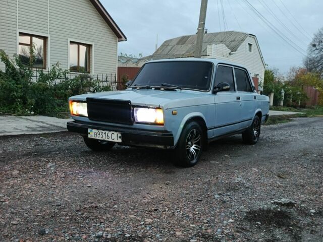 ВАЗ 2107 1986 в Белополье на Automoto.ua Белый ВАЗ 2107, объемом двигателя 7 л и пробегом 123 тыс. км за 1142 $, фото 1 на Automoto.ua