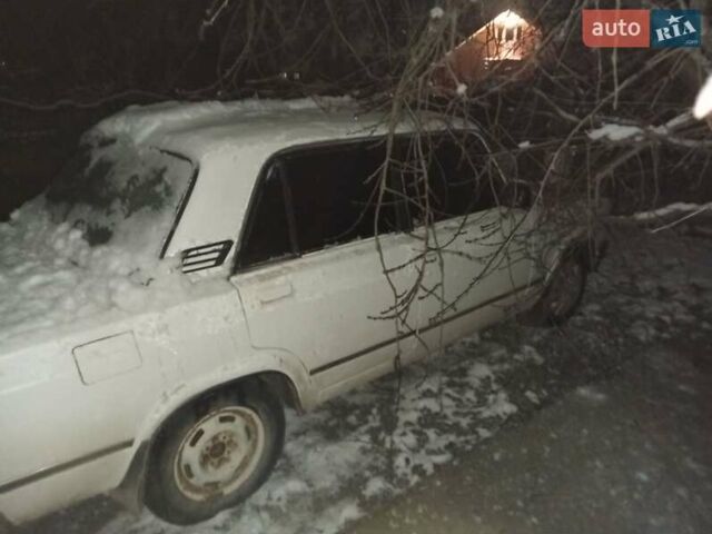 Белый ВАЗ 2107, объемом двигателя 1.5 л и пробегом 100 тыс. км за 400 $, фото 1 на Automoto.ua