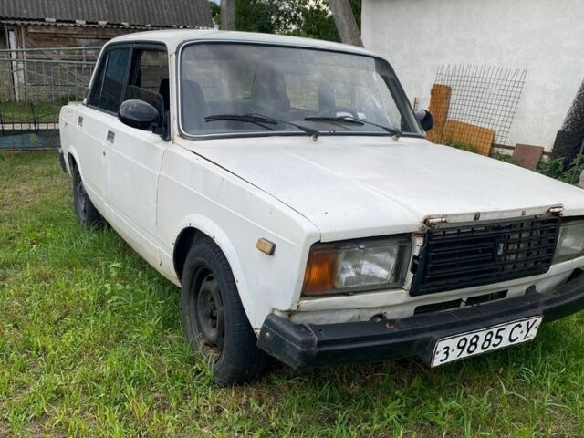Белый ВАЗ 2107, объемом двигателя 1.5 л и пробегом 100 тыс. км за 420 $, фото 1 на Automoto.ua