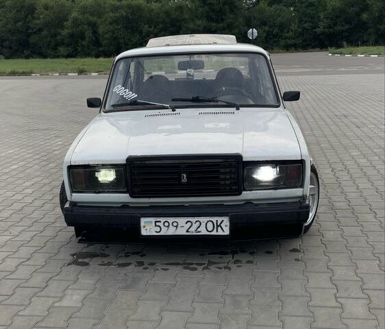 Белый ВАЗ 2107, объемом двигателя 0 л и пробегом 200 тыс. км за 561 $, фото 1 на Automoto.ua