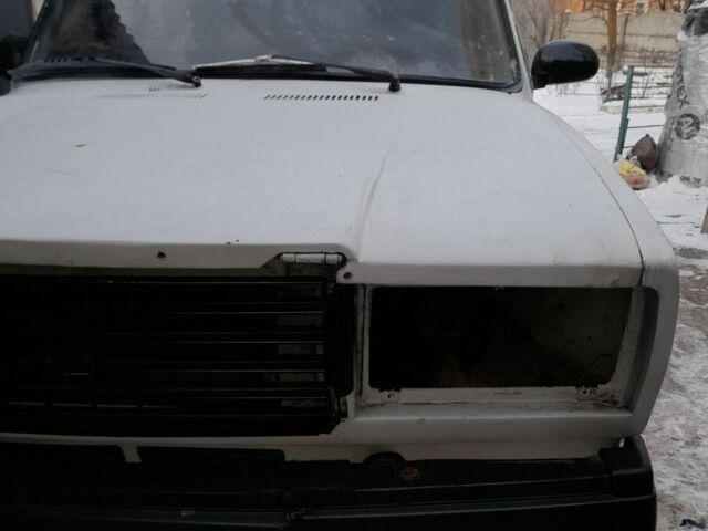 Белый ВАЗ 2107, объемом двигателя 5 л и пробегом 137 тыс. км за 392 $, фото 1 на Automoto.ua