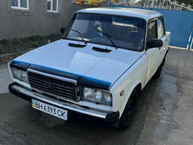 Белый ВАЗ 2107, объемом двигателя 1.5 л и пробегом 200 тыс. км за 601 $, фото 1 на Automoto.ua