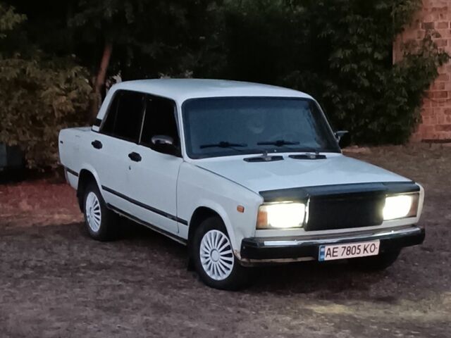 ВАЗ 2107 1987 в Днепре (Днепропетровске) на Automoto.ua Белый ВАЗ 2107, объемом двигателя 1.5 л и пробегом 69 тыс. км за 1084 $, фото 1 на Automoto.ua