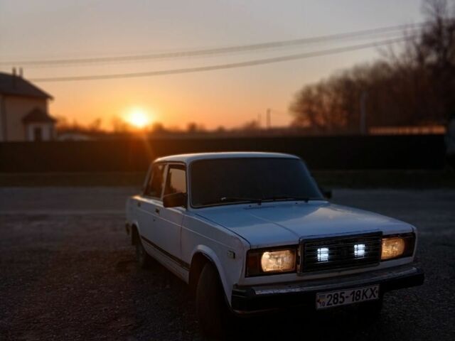 Белый ВАЗ 2107, объемом двигателя 1 л и пробегом 130 тыс. км за 497 $, фото 1 на Automoto.ua