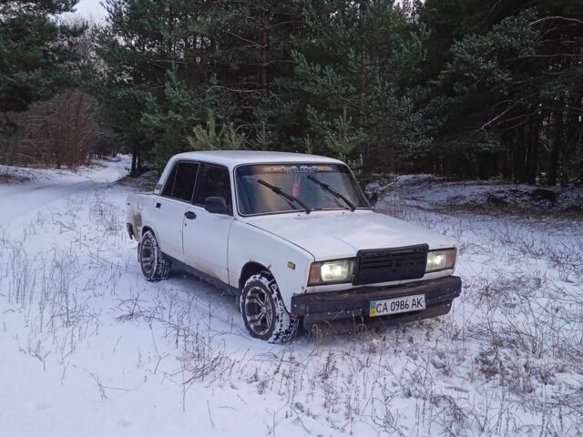 Белый ВАЗ 2107, объемом двигателя 0 л и пробегом 10 тыс. км за 650 $, фото 1 на Automoto.ua