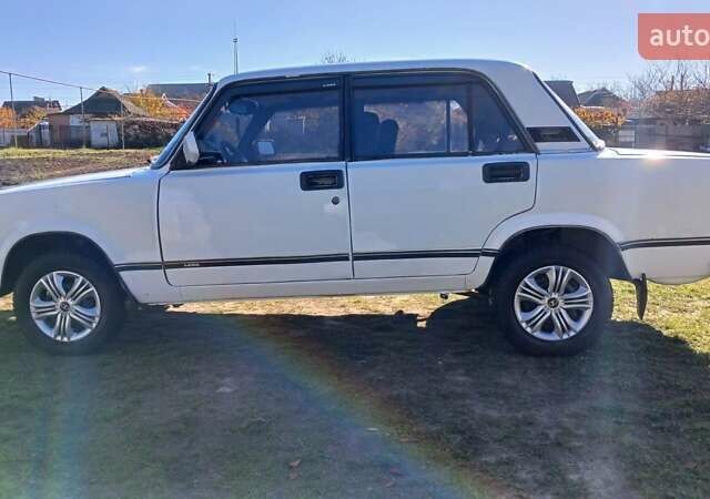 Білий ВАЗ 2107, об'ємом двигуна 1.5 л та пробігом 250 тис. км за 950 $, фото 1 на Automoto.ua