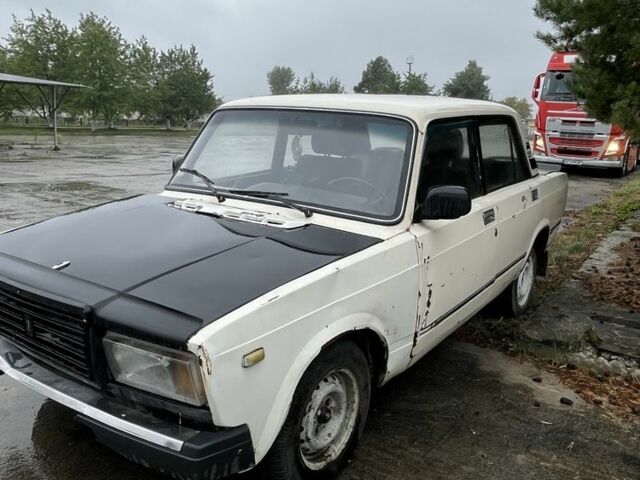 Белый ВАЗ 2107, объемом двигателя 0 л и пробегом 200 тыс. км за 350 $, фото 1 на Automoto.ua