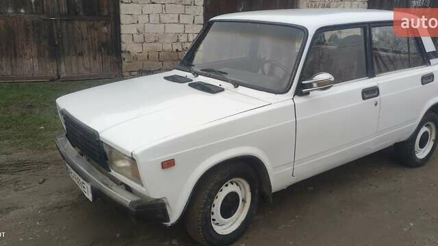 Белый ВАЗ 2107, объемом двигателя 1.45 л и пробегом 180 тыс. км за 700 $, фото 1 на Automoto.ua