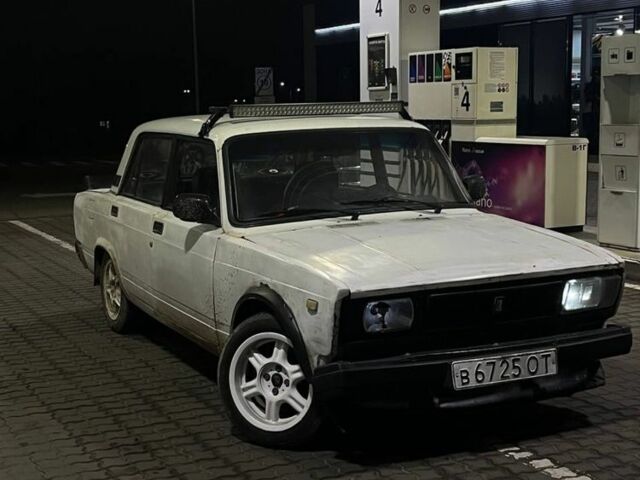 Белый ВАЗ 2107, объемом двигателя 1.6 л и пробегом 3 тыс. км за 1100 $, фото 1 на Automoto.ua