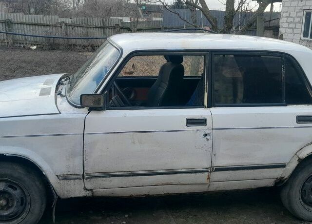 Белый ВАЗ 2107, объемом двигателя 0 л и пробегом 5 тыс. км за 238 $, фото 1 на Automoto.ua