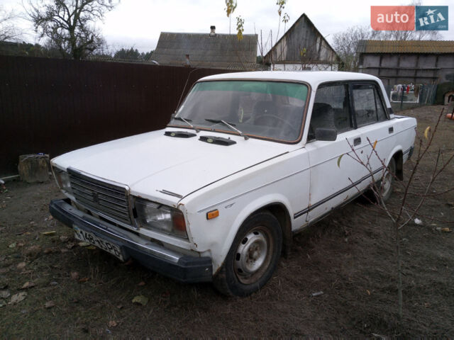 Белый ВАЗ 2107, объемом двигателя 1.5 л и пробегом 180 тыс. км за 445 $, фото 1 на Automoto.ua