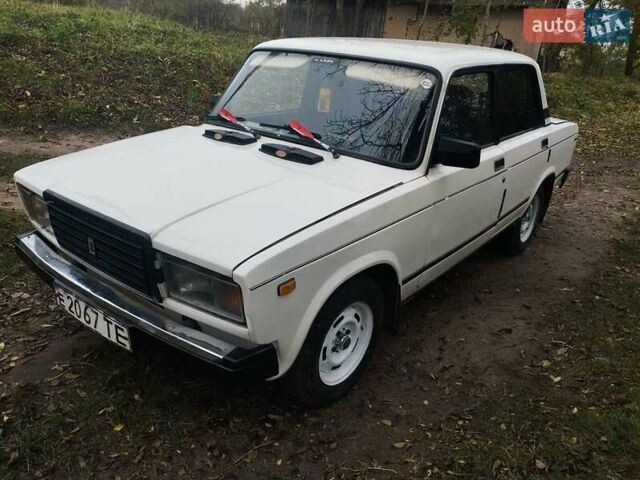 ВАЗ 2107 1989 в Теребовле на Automoto.ua Белый ВАЗ 2107, объемом двигателя 0 л и пробегом 159 тыс. км за 950 $, фото 1 на Automoto.ua