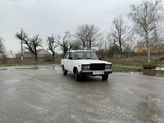 Белый ВАЗ 2107, объемом двигателя 1.5 л и пробегом 3 тыс. км за 582 $, фото 1 на Automoto.ua