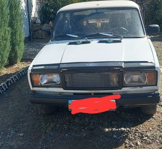 Белый ВАЗ 2107, объемом двигателя 10 л и пробегом 700 тыс. км за 700 $, фото 1 на Automoto.ua