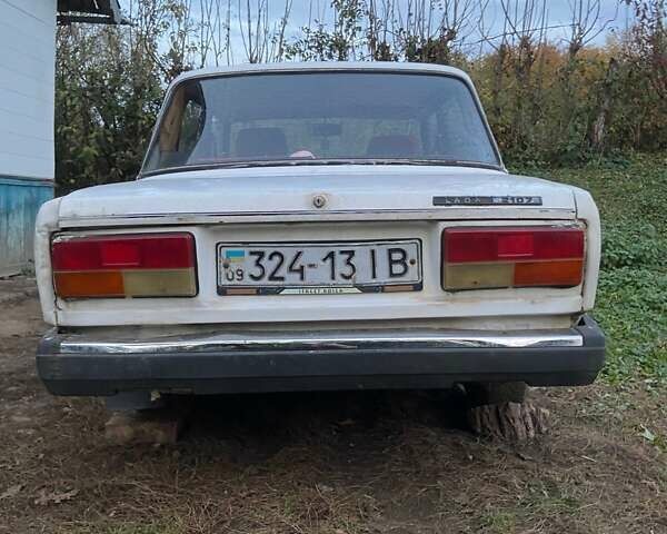 ВАЗ 2107 1989 в Черновцах на Automoto.ua Белый ВАЗ 2107, объемом двигателя 0 л и пробегом 82 тыс. км за 713 $, фото 1 на Automoto.ua