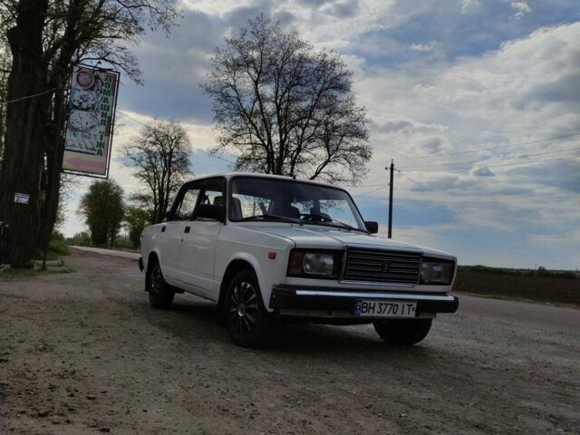 Белый ВАЗ 2107, объемом двигателя 1.5 л и пробегом 776 тыс. км за 1750 $, фото 1 на Automoto.ua