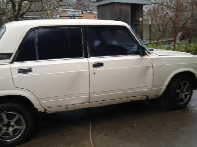 Белый ВАЗ 2107, объемом двигателя 1.5 л и пробегом 400 тыс. км за 800 $, фото 1 на Automoto.ua