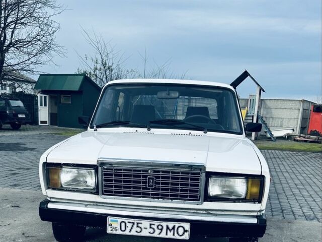 Белый ВАЗ 2107, объемом двигателя 1.5 л и пробегом 1 тыс. км за 1100 $, фото 1 на Automoto.ua